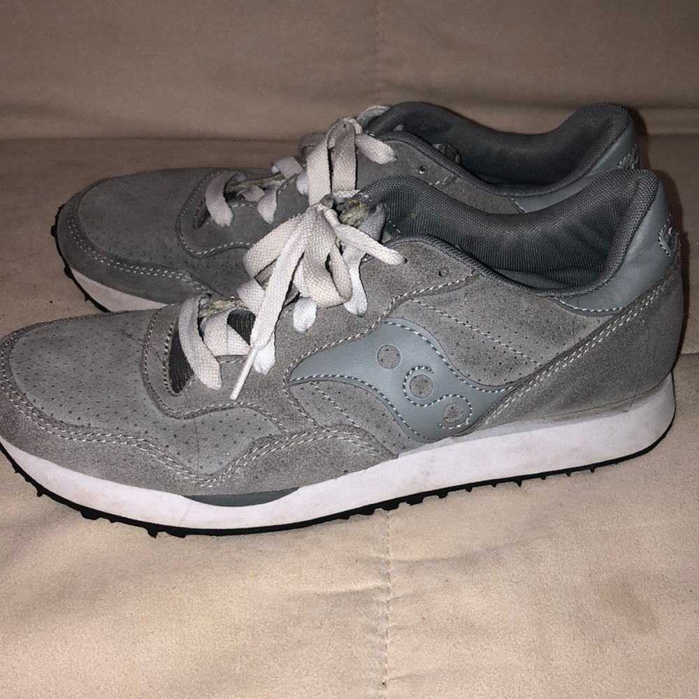 Saucony Women’sGrey Leather 8.5 Sneakers